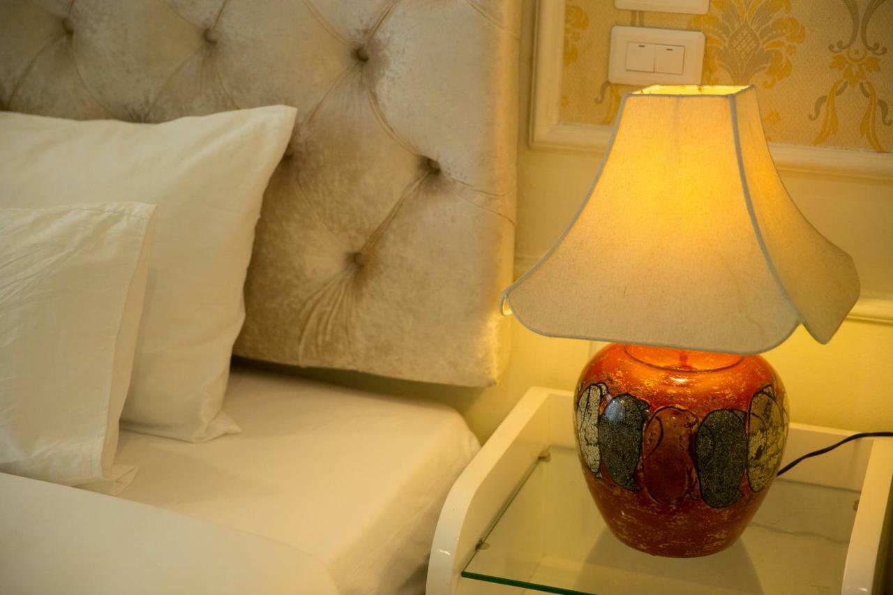 อความารีน โฮเต็ล แอนด์ แทรเวล Bed & Breakfast ฮานอย ภายนอก รูปภาพ